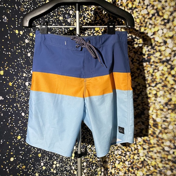 Quicksilver board shorts - Picture 2 of 8